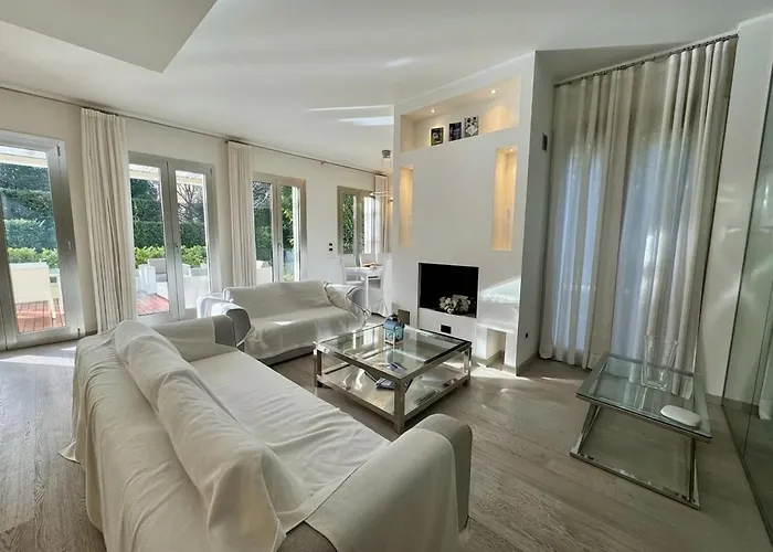 Morin, Dei Marmi Villa Forte dei Marmi